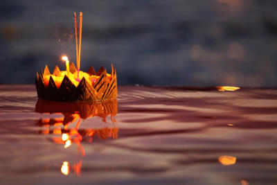 เทศกาลสีสันแห่งสายน้ำ มหกรรมลอยกระทง ประจำปี 2558