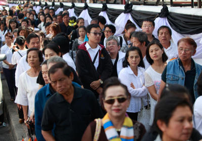 รอสักการะพระอัฐิ