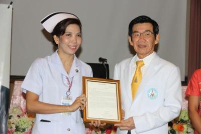 มอบโล่พยาบาลสาวชื่นชมทำความดี