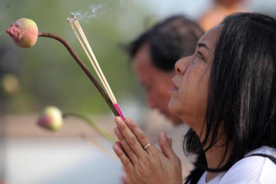 Marking Makha Bucha magic