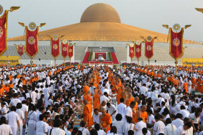 Marking Makha Bucha magic