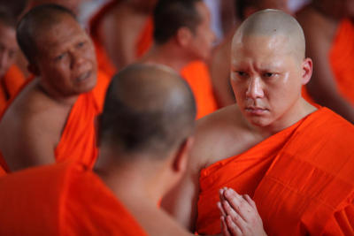 พิธีอุปสมบทนายเจนภพ วีรพร ผู้ต้องหาขับรถเบนซ์ชนรถ 2 นักศึกษา ป.โทเสียชีวิต