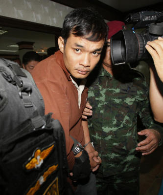 ภ.1 แถลงข่าวจับกุม นายชาตรี ร่วมสูงเนิน(ตรี) อายุ27 ปี ที่ก่อเหตุฆ่าปาดคอ น ส.จุฬารัตน์ โทวรรณา หรืออิ๋ว อายุ 26 ปี ครูสอนวิทยาศาสตร์และคณิตศาสตร์ โรงเรียนแสงวิทยา ที่ห้องพัก