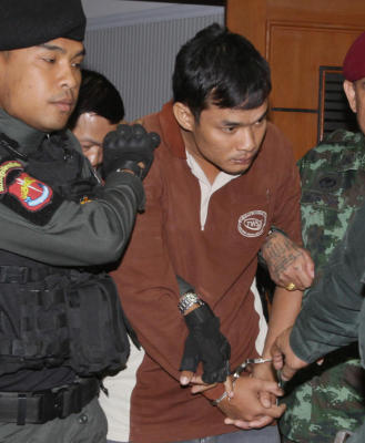 ภ.1 แถลงข่าวจับกุม นายชาตรี ร่วมสูงเนิน(ตรี) อายุ27 ปี ที่ก่อเหตุฆ่าปาดคอ น ส.จุฬารัตน์ โทวรรณา หรืออิ๋ว อายุ 26 ปี ครูสอนวิทยาศาสตร์และคณิตศาสตร์ โรงเรียนแสงวิทยา ที่ห้องพัก