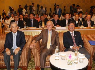 พบนักธุรกิจ
