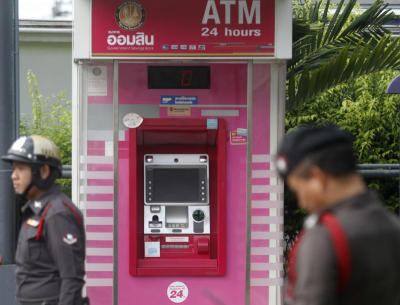 ตำรวจตรวจตู้ ATM ออมสิน