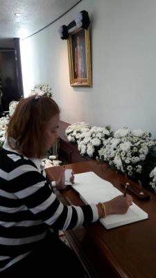 Thais in South Korea join hands to mourn King