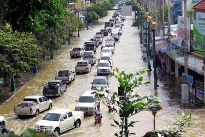 Floods submerge Phetchaburi municipality