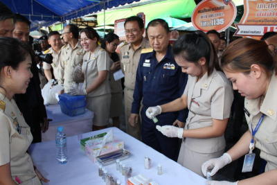 สคบ.ตรวจอาหารตลาดนนท์ หาสารกันราปน-เปื้อนฟอร์มาลิน