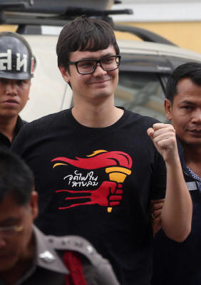 ฝากขังรังสิมันต์ โรม