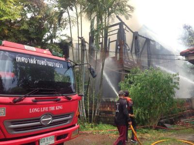 เผาวอดบ้านไม้สักทรงไทยสูญ 50 ล.คาดไฟลัดวงจร