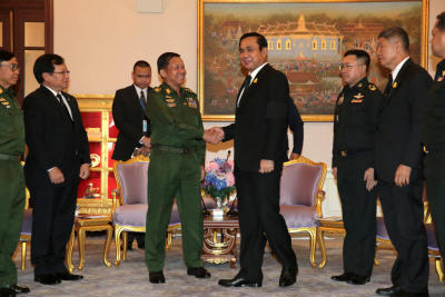 พลเอก อาวุโส มิน อ่อง ไหล่ (Min Aung Hlaing) พบนายกฯ