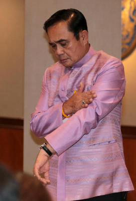 นายกฯโชว์นาฬิกา