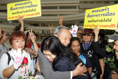 ศาสตราจารย์พิเศษ ดร.ชาญวิทย์ เกษตรศิริ เข้าพบพนักงานสอบสวน ป.อ.ท.