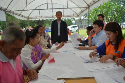 ออเจ้าโคราช..แต่งชุดไทยแห่สมัครสมาชิกพรรคชาติพัฒนาคึกคัก