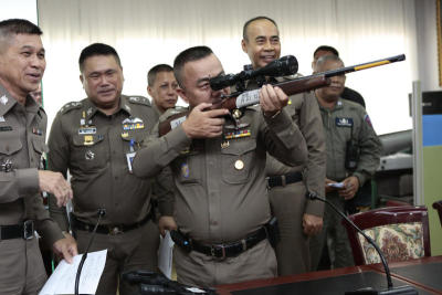 แถลงข่าวจับกุมอาวุธปืนเชื่องโยงคดีเงินทอนวัด