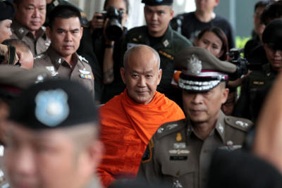 ตำรวจคุมพระพรหมสิทธิฝากขัง