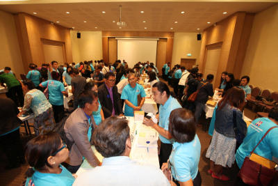 มอบเครื่องชำระเงินอิเล็คทรอนิกส์