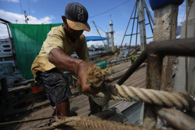 รองนายก ฉัตรชัย ลงพื้นที่ตรวจเรือ