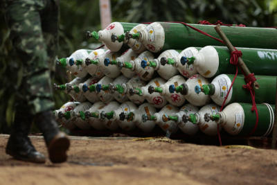 A rice gesture, despite the risk