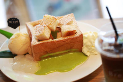 ร้าน Make Me Bread Dessert and Cafe
