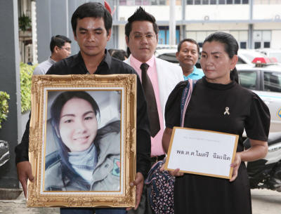 ครอบครัวนักธุรกิจของนางสาวดวงจันทร์ ทวีพันธุ์