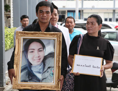 ครอบครัวนักธุรกิจของนางสาวดวงจันทร์ ทวีพันธุ์