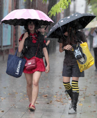 ฝนถล่มกรุงบ่ายวันอาทิตย์