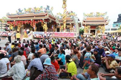 6พันครัวเรือนรอรับข้าวสารถุง