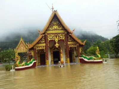 อิทธิพลพายุมังคุด เกิดน้ำป่าไหลหลาก ถนนขาด