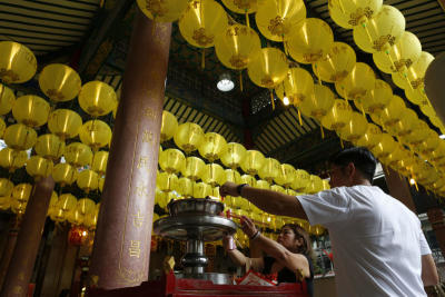 บรรยากาศการทำบุญ ไหว้เจ้าที่ศาลเจ้า