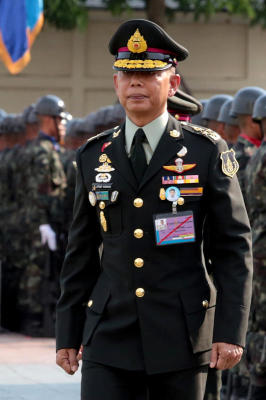 รับ-ส่งหน้าที่ ผบ.ทบ.