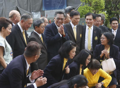 ประธานกรรมการการเลือกตั้ง พร้อมด้วย กรรมการการเลือกตั้ง เลขาธิการคณะกรรมการการเลือกตั้ง เข้าเฝ้าถวายสักการะเจ้าพระคุณสมเด็จพระสังฆราช