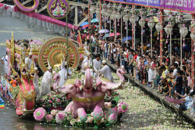 Flower power marks end of Buddhist Lent