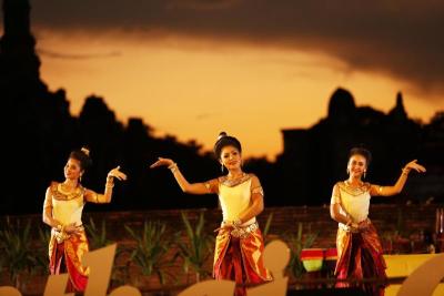 งานประเพณีลอยกระทง เผาเทียน เล่นไฟ จังหวัดสุโขทัย ประจำปี 2561