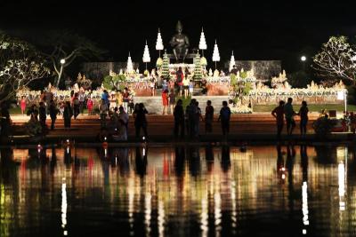 งานประเพณีลอยกระทง เผาเทียน เล่นไฟ จังหวัดสุโขทัย ประจำปี 2561