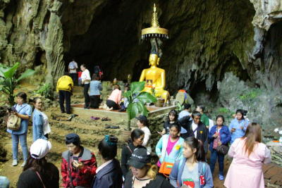ถ้ำหลวง นทท.วันละกว่า 5 พันคน ศาลาอนุสรณ์สร้างเสร็จ 50% แล้ว ชินภัทร์ ไชยมล