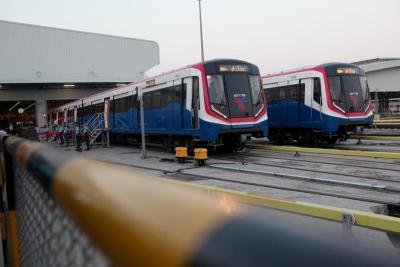 ‘บิ๊กตู่’ กดปุ่มรถไฟฟ้า สายสีเขียวพร้อมให้นั่งฟรี 4 เดือน
