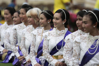 Show of Thai pride sees nation get on their bikes