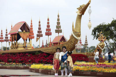 Show of Thai pride sees nation get on their bikes