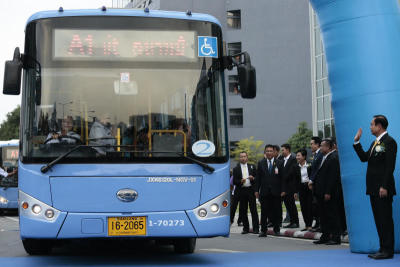 Premier unveils NGV bus ‘present’