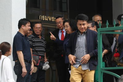 ศาลทหารสั่งจำหน่ายคดี 19 นปช.