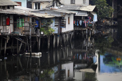Residents, union up in arms over plan to site Iconsiam rival in Klong Toey