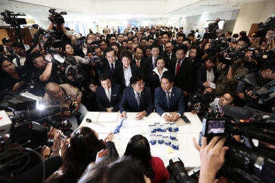 Market U-turn after poll nominations