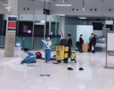 หนุ่มชาวรัสเซียปีนกำแพงกระจกชั้น 4