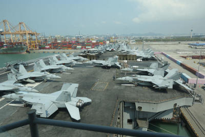 เยี่ยมชม เรือ USS Stennis