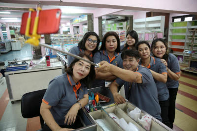 Suksapan closure draws large crowd