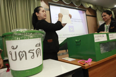 15.30 น. นางวันทนีย์ วัฒนะ รองปลัด กทม. ลงพื้นที่เขตดอนเมือง ตรวจเยี่ยมการประชุมซักซ้อมการเลือกตั้ง ณ สำนักงานเขตดอนเมือง