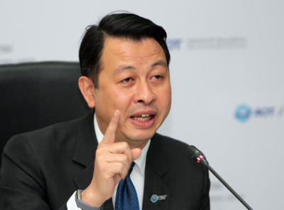 นายนิตินัย ศิริสมรรถการ แถลงข่าว