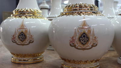 คนโทบรรจุน้ำศักดิ์สิทธิ์ในพิธีพลีกรรม